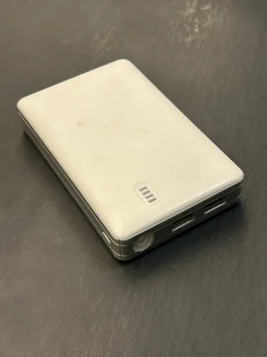 Power Bank 20.000mAh com carregador e duas saídas USB