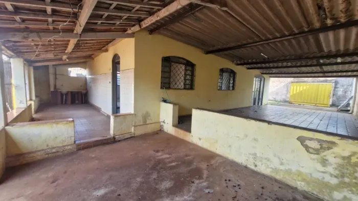 Casa com Lote de 490m² no Setor São José | 3 Quartos + Quintal Amplo + Potencial de Valori