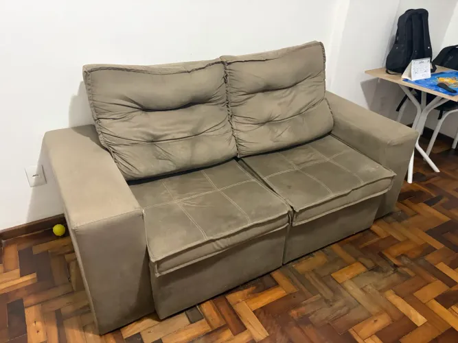 sofá retrátil e reclinável de 2 lugares.