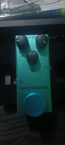 Pedal crunch distortion