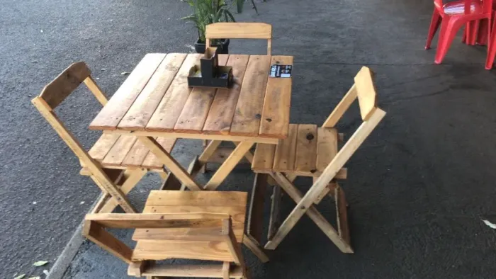 Conjunto mesa de madeira