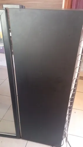 Vendo expositor de cerveja semi novo com NF