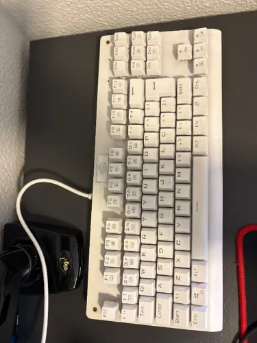 Teclado Redragon Dark Avenger versão Lunar White