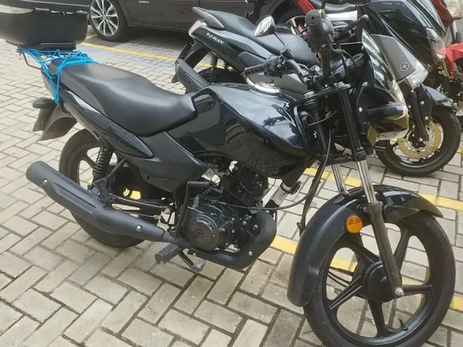 Moto impecável 5mil
