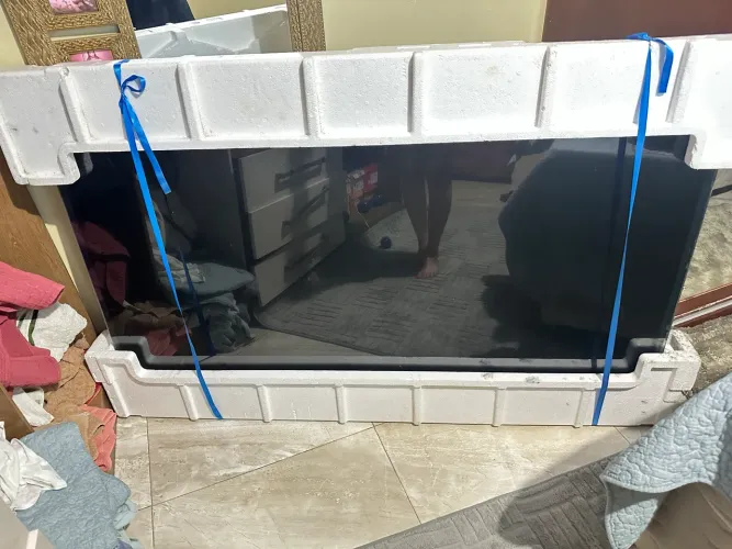 Vendo tv 65 polegadas,4K 3 meses de uso,com documento.