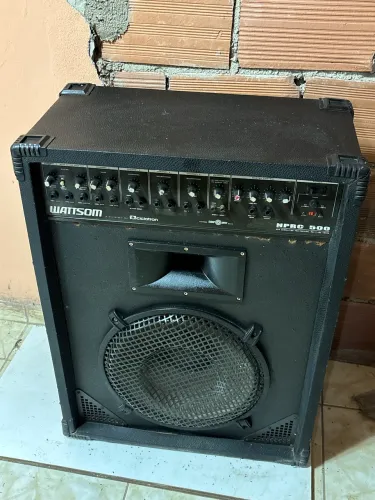 Caixa de som amplificada