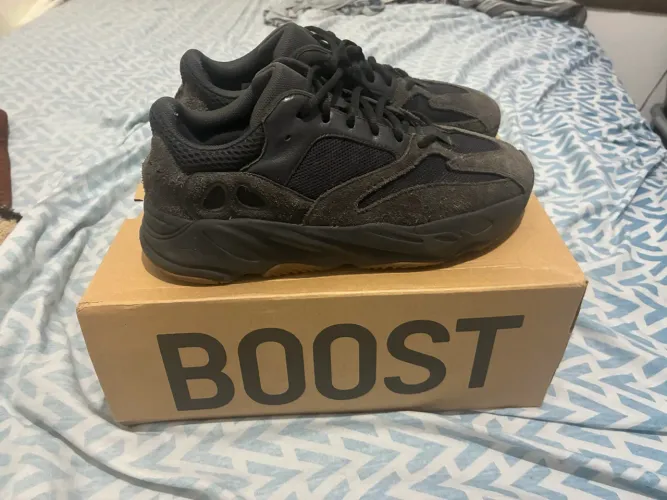 Yeezy 700 V1 Black Utility com certificado de autenticidade CheckCheck