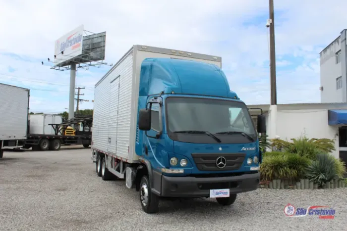 Mercedes Benz 1316 2019 com bau seco