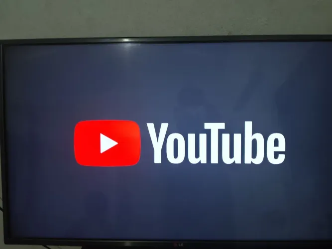 Tv smart LG 42 polegadas bem novinha acompanha o óculos 3D