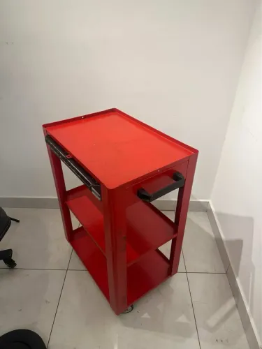 Carrinho auxiliar em metal