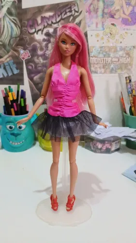 Boneca barbie odile rosa