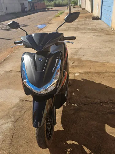 Moto Yamaha Fluo Connected Hybrid 2026