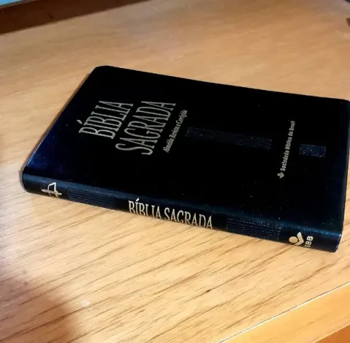 Bíblia Sagrada ARC | SBB | Capa em couro sintético, preta. 