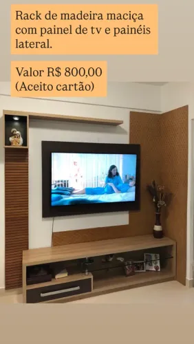 Rack + painéis em madeira maciça
