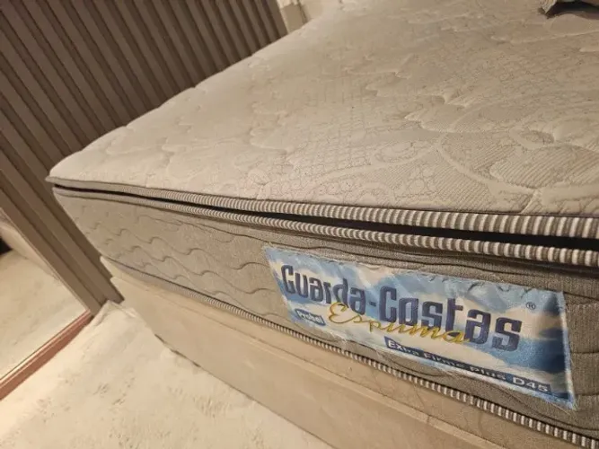Colchão Guarda Costas Queen 1,58 x 1,98, marca Probel, D 45, semi novo  R$ 800,00