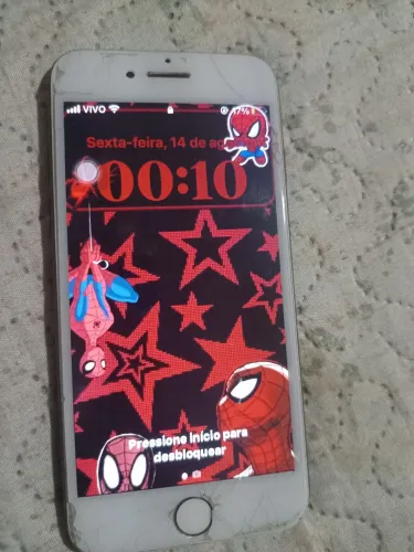 Vendo 2 iphones 8 um Plus 64gb um normal 64gb. Com películas e capas. 380.00 Plus 300.00 n