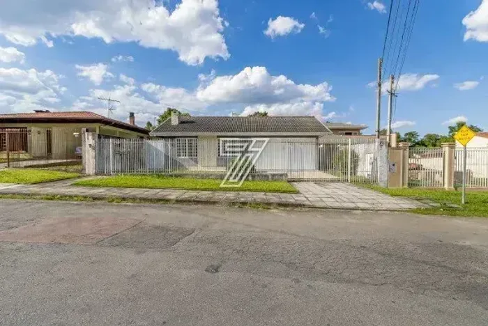 Terreno a venda tem 751m² no Orleans - Curitiba - PR