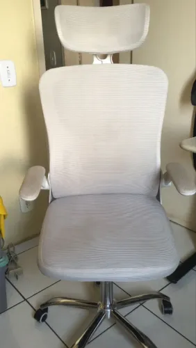 Cadeira de escritorio com apoio de lombar