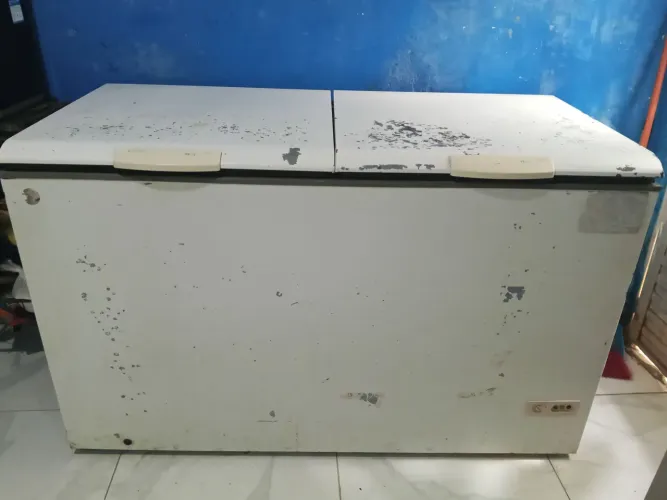 Vendo uma freezer orrizonta de 2 porta 