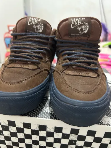Vans half cab numero 34