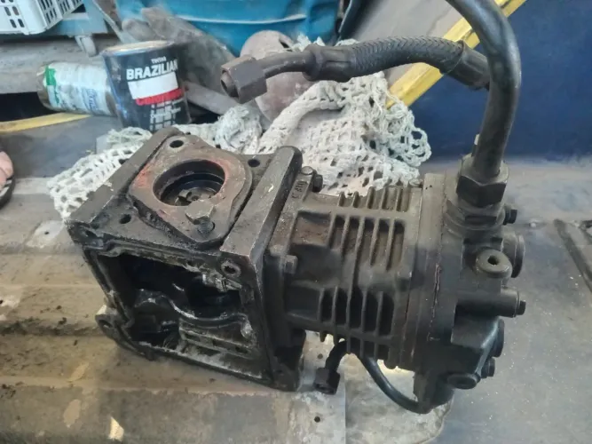 TENHO PEÇAS DE VOLVO, MERCEDES...
