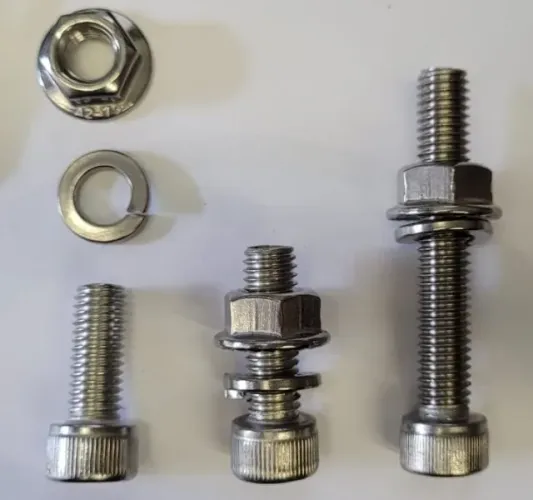 Parafuso Inox M8 c/ arruela de pressão e arruela flangeada (20, 25 e 50) tudo inox