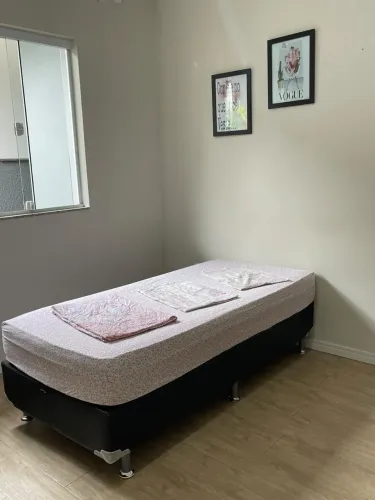 Vendo cama box de solteiro