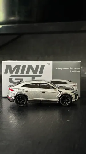 MINI GT URUS