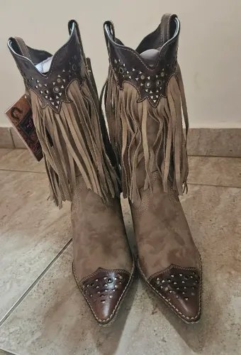 Bota feminina Bico Fino  Franjas West Country  número 37
