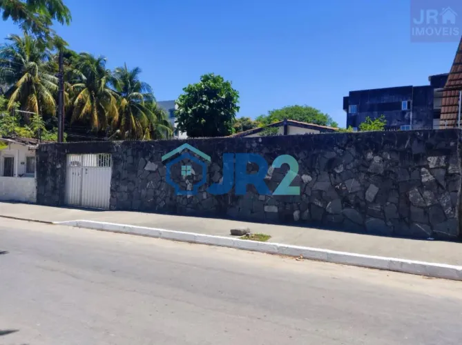 CASA NA RUA da ARVORE / 100M DA PRAIA