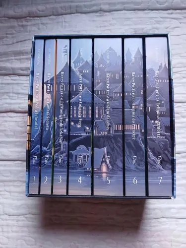 Box completo harry potter + A criança amaldiçoado e Guia Ron Weasley