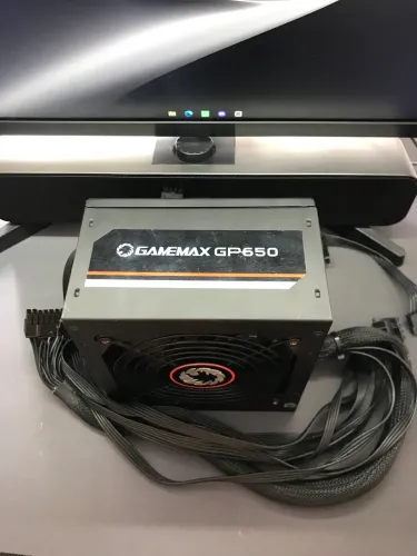 Fonte 650W GAMEMAX