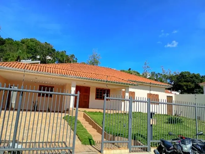 Casa linear à venda no bairro Pinheirinho em Itajubá - MG
