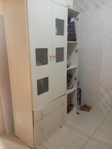 Guarda roupa infantil com algumas avarias