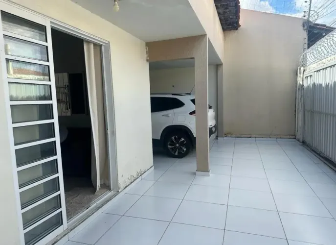 Casa no Saci com 4 quartos sendo 2 suítes piso em porcelanato financia