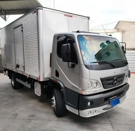 Accelo 1016 4x2 2018 Baú 6,2m