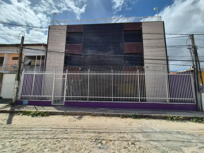 Predio comercial proximo a Washington soares. REF: 4716