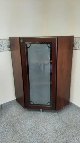 Móvel de canto - porta de vidro jateado