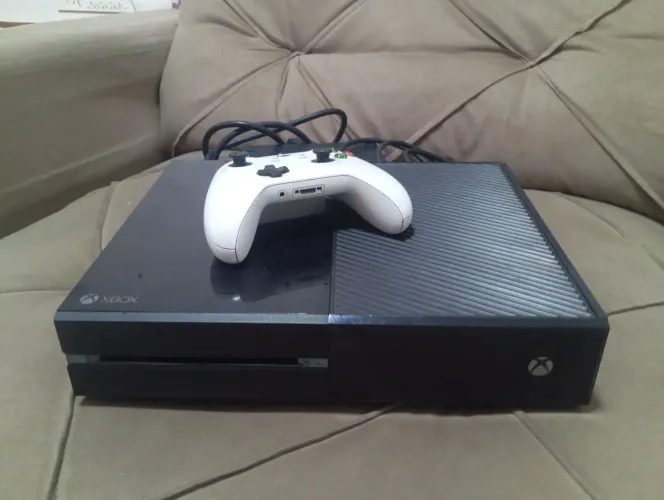XBOX ONE 500G 1 MANETE "LEIA O ANUNCIO"