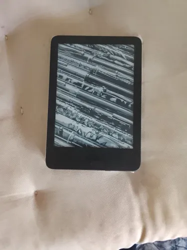 Vendo Kindle 11 geração 16gb resolução de 300ppi Amazon preto usei uma semana