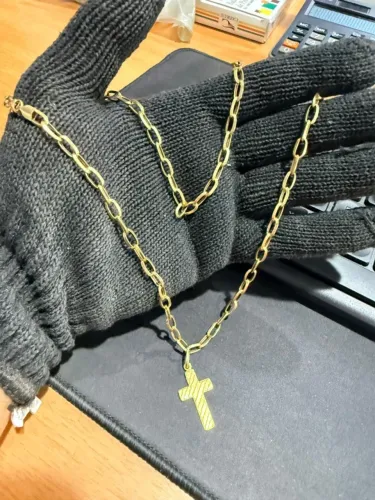Cordão de ouro 18K Cartier Oco com pingente maciço