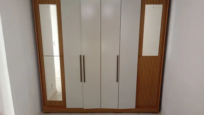 Guarda roupas 6 portas