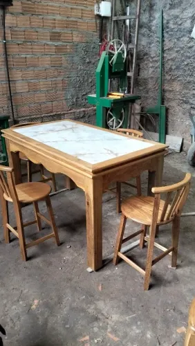 mesa de 4 cadeiras de madeira freijó 