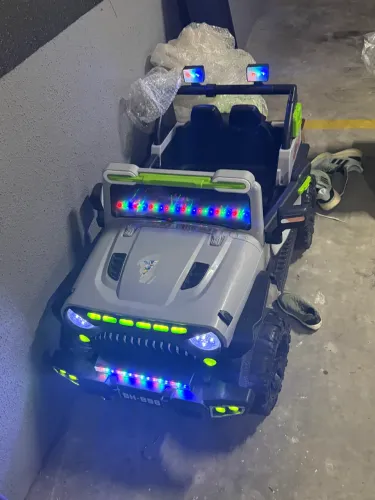Carrinho infantil elétrico JEEP