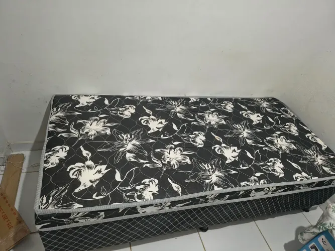 Vendo cama de solteiro nova 