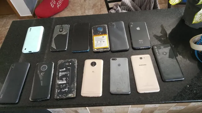 Vende-se diversos celulares para concerto ou retirada de peças todos eram de uso 
