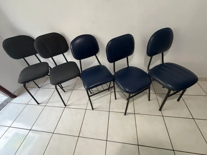 5 Cadeiras estofadas