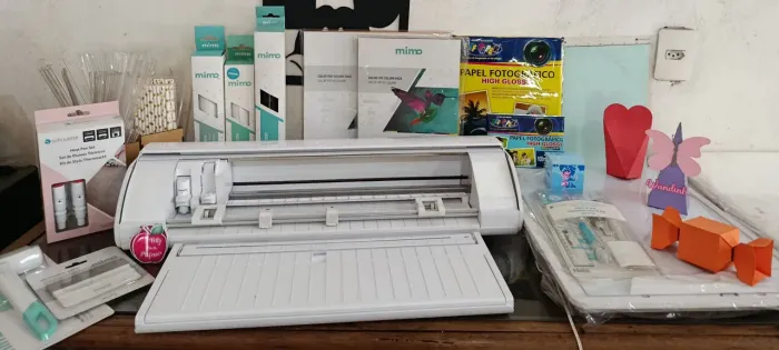 Kit Completo Silhouette Cameo 5 Plus + Base Eletrostática + Materiais (Semi Nova)