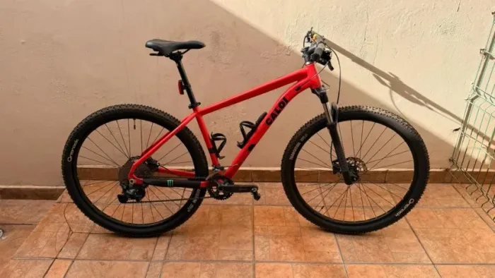 Caloi Explorer Expert Aro 29 - Deore + RockShox | Tamanho 17/M