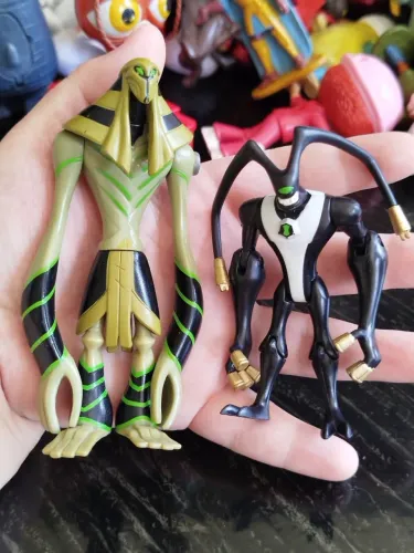 Bonecos Ben 10 (Feedback e múmia) originais Bandai